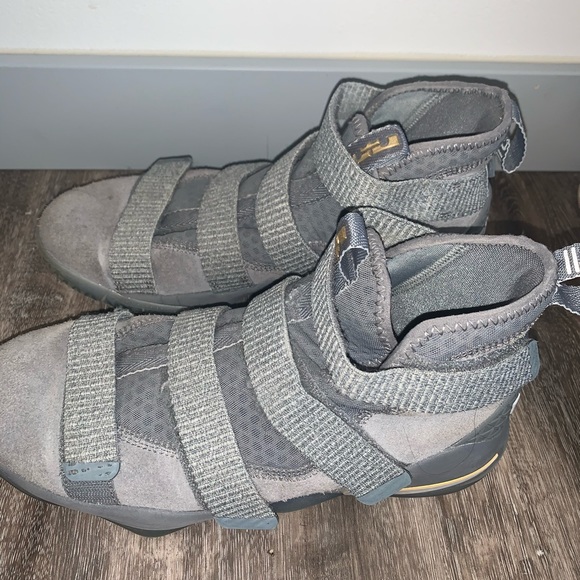 Lebron 11 soldier 7Y basketball shoes - Picture 1 of 3